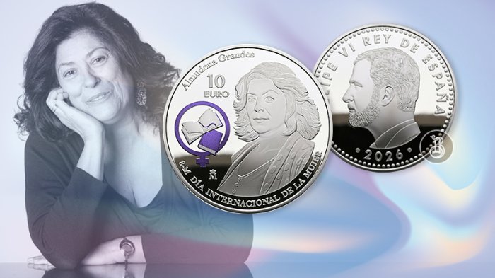 Серебряная монета к женскому празднику